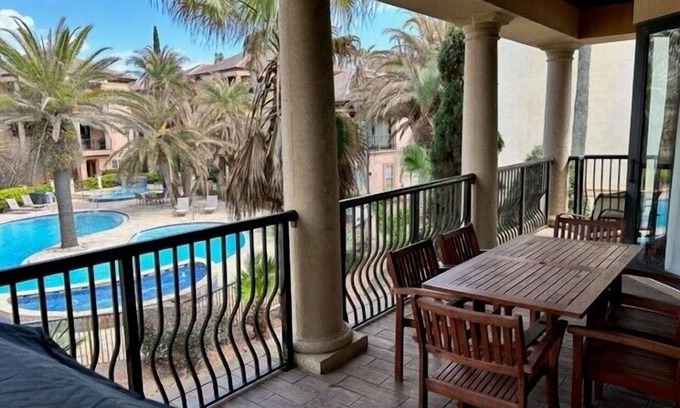 St. Tropez House | DECEMBER DATES AVAIL! Pet-Friendly 3BR Luxury Home walk to beach!
