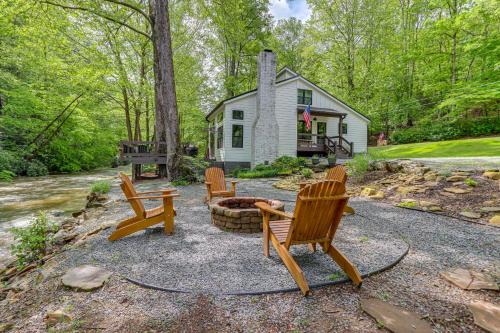 Ellijay House | Deck and Fire Pit Bliss Mountaintown Creek Cottage!