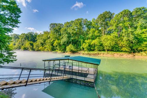 Heber Springs House | Deck and Gas Grill Riverfront Home in Heber Springs