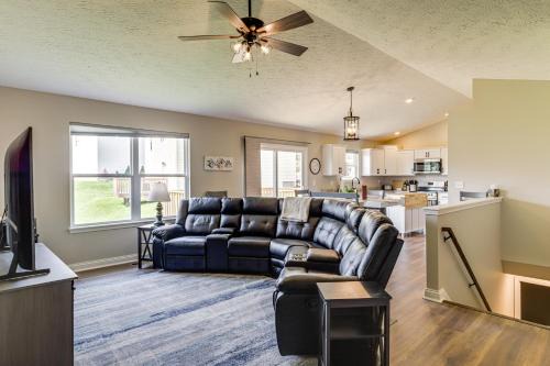Dry Ridge House | Deck and Outdoor Dining Family Getaway in Dry Ridge