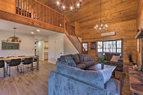 Pine House | Deck, Games and Fire Pit Modern Pine Cabin!