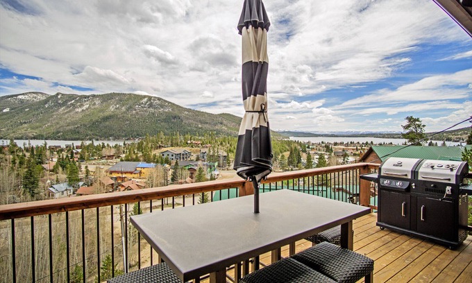 Grand Lake Cabin | Deck w/Expansive Mountain Views, Pool Table - New Construction, Close to Town