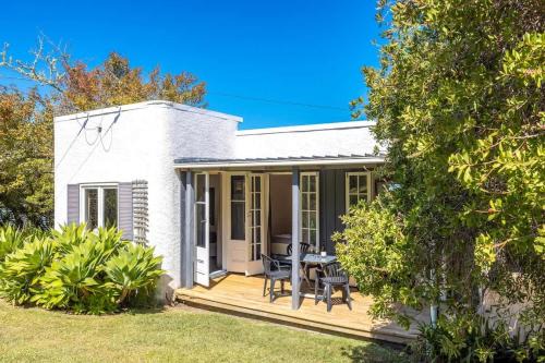 Oneroa House | Deco Cottage