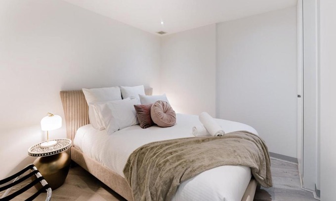 Docklands Apartment | Deco Inspired Delight Near Mavel