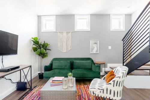 Le Droit Park House | Decompress in the Zen Surroundings of a Cozy Carriage House