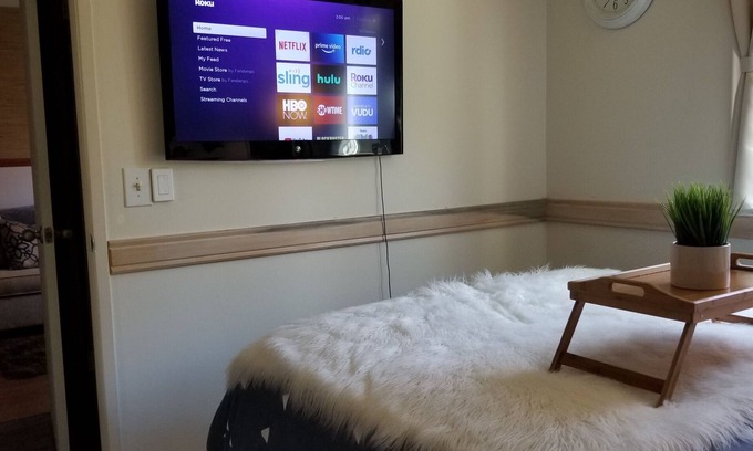 Santa Rosa House | Dedicated Patio, Roku & Self Check-In