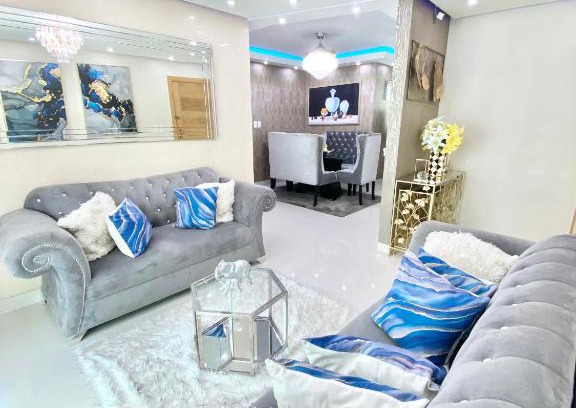 Ensanche Isabelita Apartment | Deep blue sea