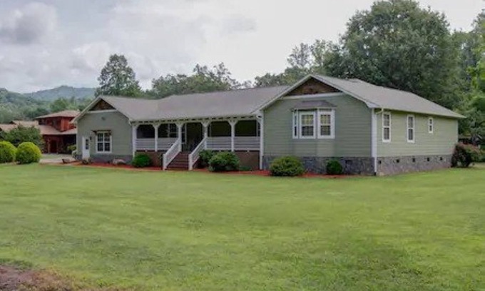 Bryson City Apartment | Deep Creek Apt#2, 2Bd/2Ba, A+ location just a mile from Nat Park, Train, Bryson