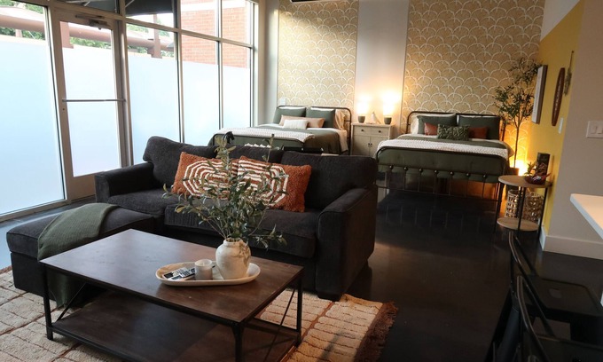 Deep Ellum Apartment | Deep Ellum Loft FREE garage parking & POOL