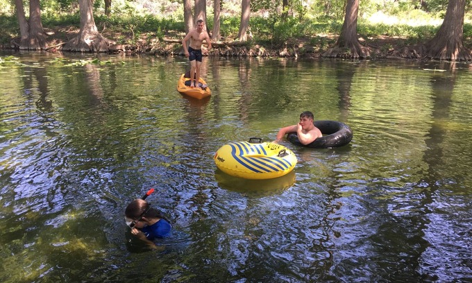 Leakey House | DEEP Frio River-Inside River Views, Ping Pong, Pool Table, Rope Swing, Kayak!
