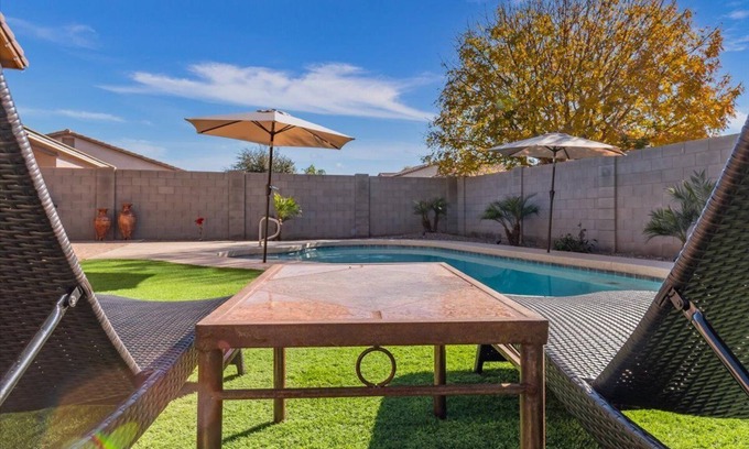 Ironwood Crossing House | Deep Summer Discount 3B 2Bt POOL close to Airport