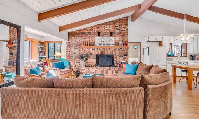 Julian House | Deer Bungalow 1/2 house rental with spa. House not shared. Pets Okay! NEW