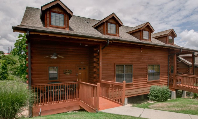 Branson Theater District Cabin | DEER CREEK CABIN@Grand Mountain/off 76/2 Kg Suites/Sleeps 6