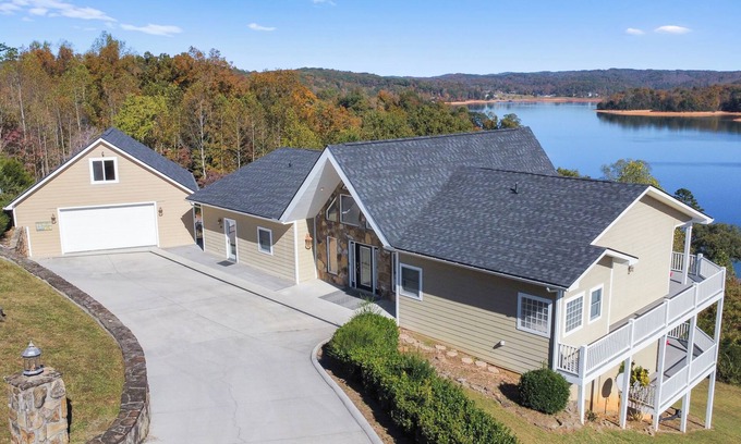 La Follette House | Deer Memories - Deerfield Resort/Breathtaking Views/Boat Slip/No Steps/Game Room