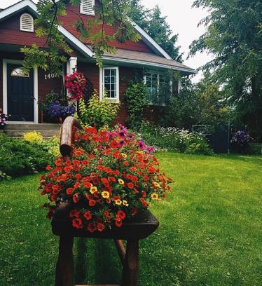 Golden Bed & Breakfast | Deer Ridge B&B