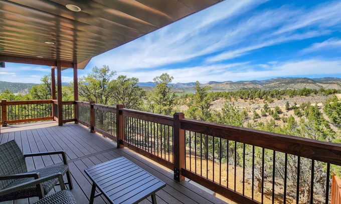 Orderville Cabin | Deer Ridge Casita | Private Hot Tub | Zion NP