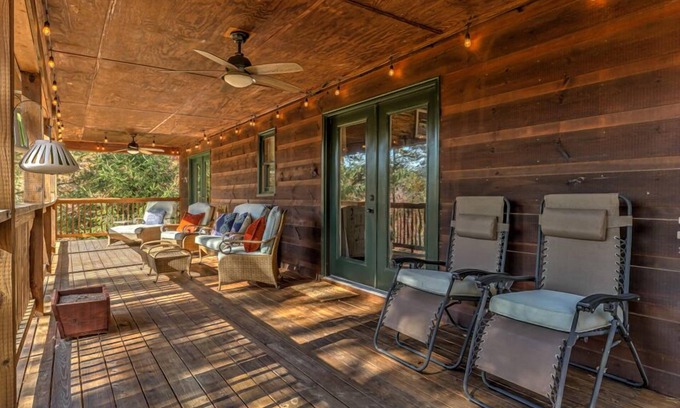 East Ellijay Cabin | Deer Ridge - Hot Tub | Pool Table | Close to town