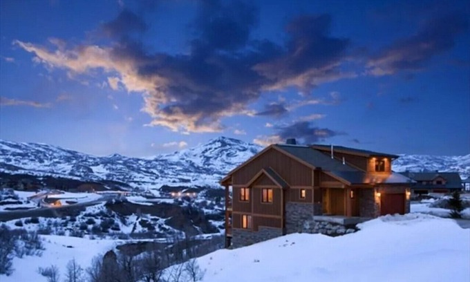 Park City House | Deer Valley East Village - 4 Masters - Sleeps up to 16! 1 min from Deer Valley