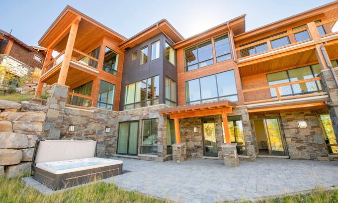 Empire Pass House | Deer Valley Escape At Nakoma Ski In Ski Out-Minutes from The Montage