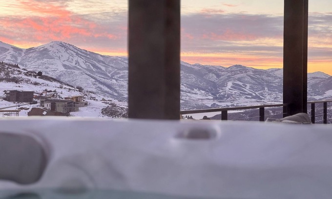 Park City Condo | Deer Valley Mt. Retreat-2 large BR, 3 beds, 2.5 BA condo with private hot tub