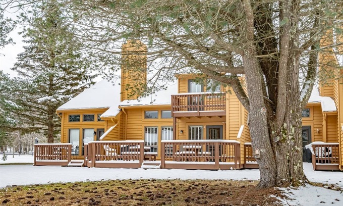 Davis House | Deerfield Village 010