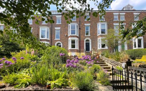 Whitby House | Deerness, 4star gold award 2024, Whitby