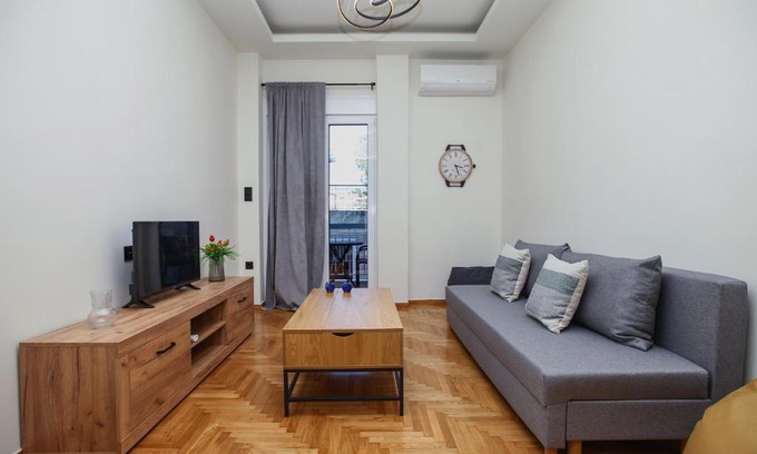 Mets Apartment | Defner Tzo's Modern Apartment