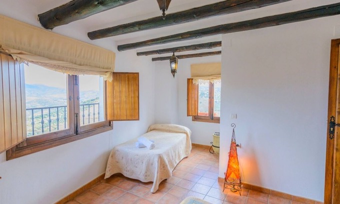 Algarinejo Villa | Dehesa de las Casas Algarinejo by Ruralidays