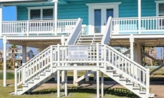 Surfside Beach House | Deja Blue- Cute 3/2 Home 1 block from the pedestrian beach