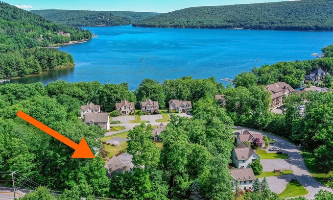 Thayerville House | Deja Blue | Lake Access, Hot Tub, Near Activities!