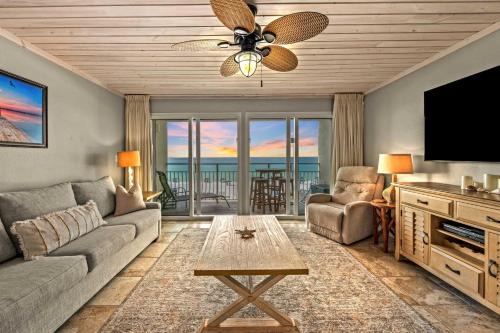 Crystal Beach House | Deja View Beachfront Sunrise Beach Svc Included