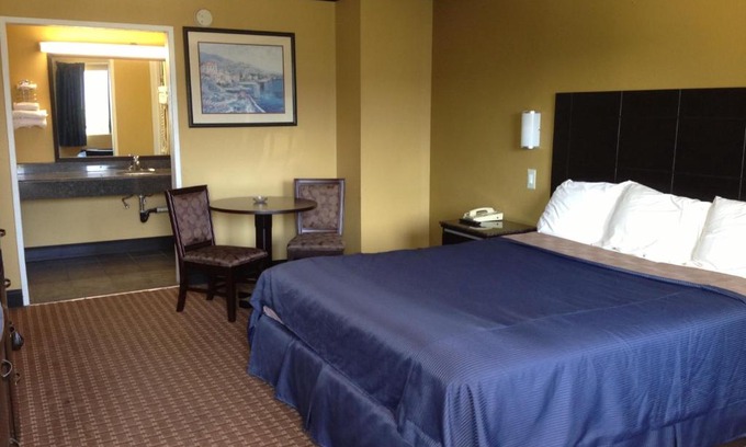 Delthorne Hotel | Del Amo Inn