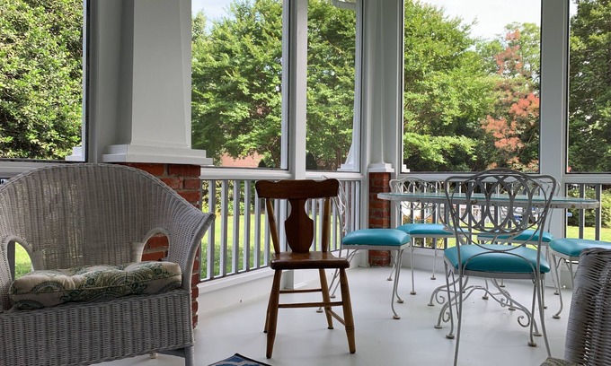 Potomac West House | Del Ray Home with Screen Porch & Outdoor Kitchen