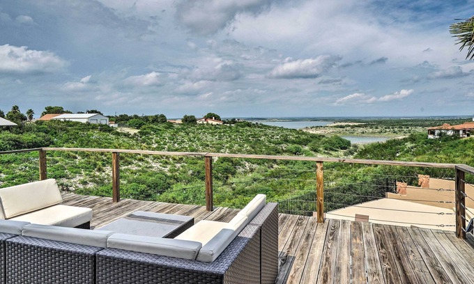 Amistad National Recreational Area House | Del Rio Home w/ Lake Views & Private Outdoor Pool!