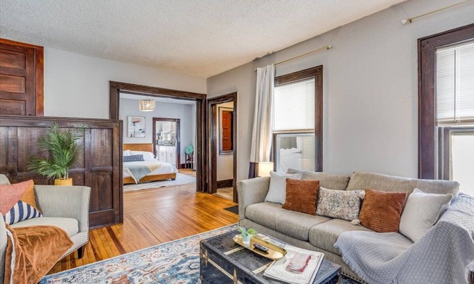 Wichita Apartment | Delano Deluxe! Centrally Located Cozy Studio!
