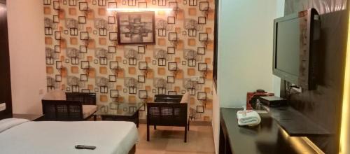 Paharganj Hotel | Delhi - Hotel City Height - Delhi NCR ID not accepted
