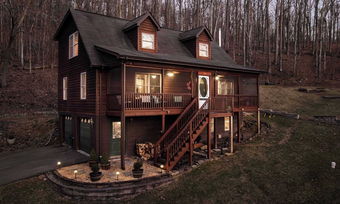 Linden Cabin | Delicious Cabin Screened Porch, Hot Tub & Charm