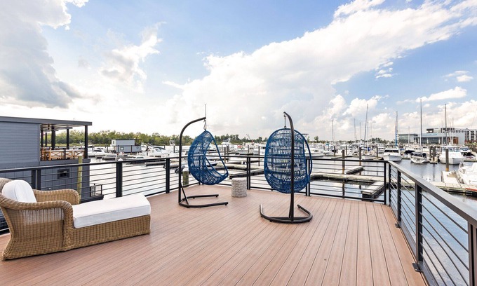 Wilmington Boat Rental | Delight at The Cove - Luxury Floating Villa in Downtown Wilmington
