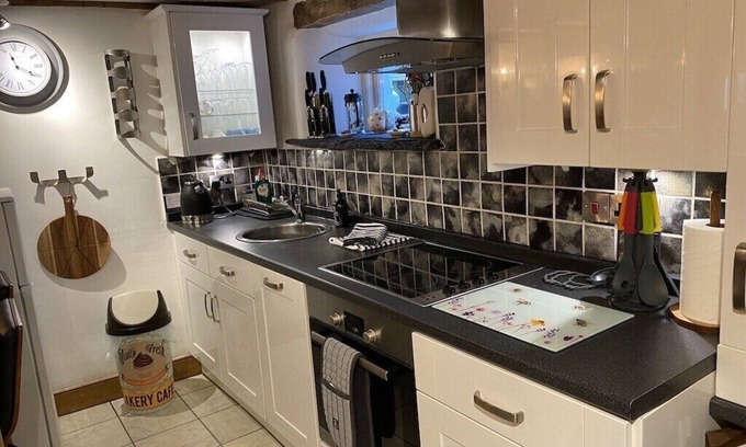 Bowness-on-Windermere Cottage | Delightful romantic lakeland getaway