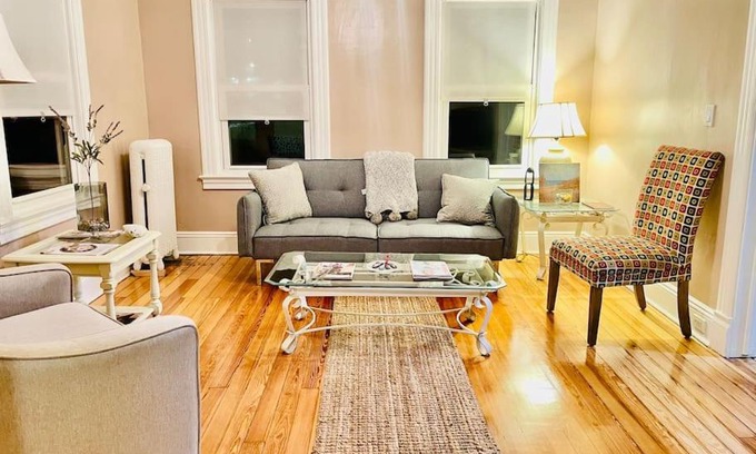 New London Apartment | DELIGHTFUL 2BR apartment with balcony - 15 min from Mohegan Sun- Foxwoods Casinos & Mystic