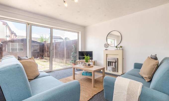 Blaby House | Delightful 3 bedroom house with free parking