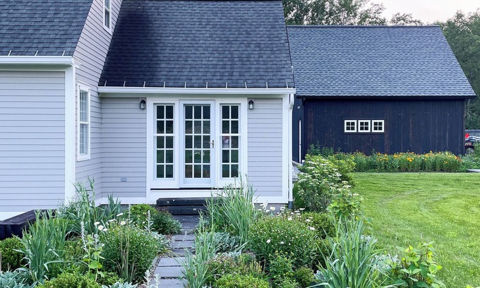Treadwell House | Delightful 3-bedroom house with Beautiful Pond & Views