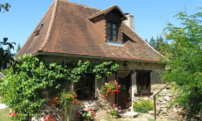 Meuzac Cottage | Delightful Cottage in quiet hamlet of Chabrenas - nOnly available April -October