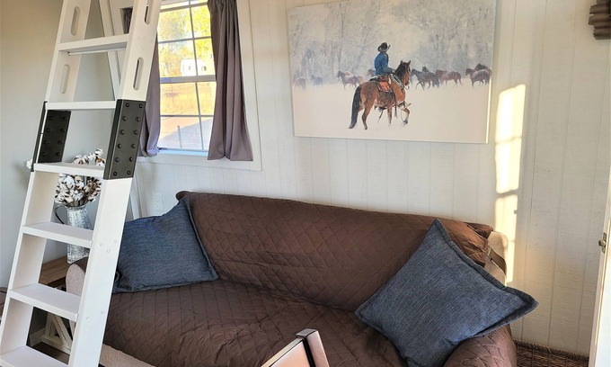 Young Cabin | Delightful, cozy mini cabin with 2 bedrooms