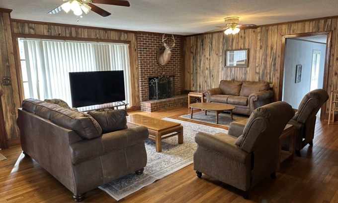 Marshallville Other | Delightful Farmhouse 4-bedroom 2 full bathrooms located in Marshallville, GA