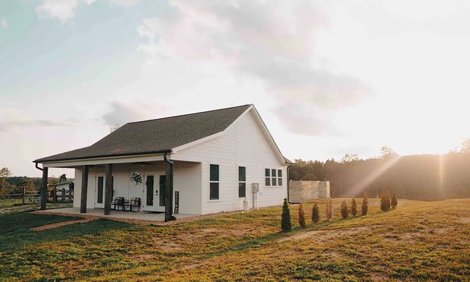 Trion House | Delightful Farmhouse With Beautiful Mountain View