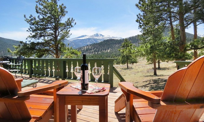 Estes Park Cabin | Delightful Getaway with Free WiFi, a Wood Fireplace, Washer/Dryer, & Great Views