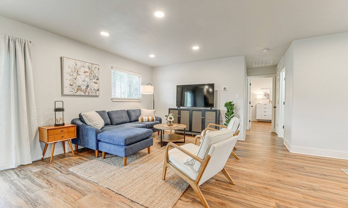 Grants Pass House | Delightful Grants Pass Home with Hot Tub!