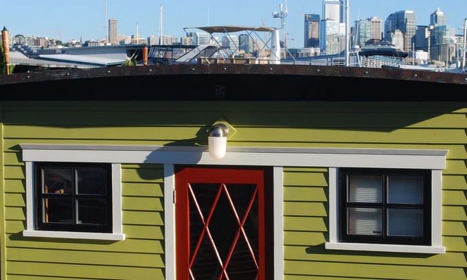 Seattle Boat Rental | Delightful Houseboat on Lake Union in Seattle WA - for long term rental