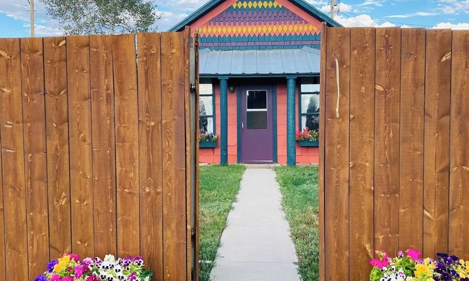 Walden House | Delightful little gingerbread 4-bedroom house with WiFi in Walden